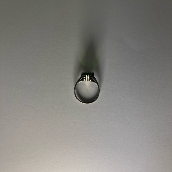 Timeless Peridot Ring - Picture 3 of 4